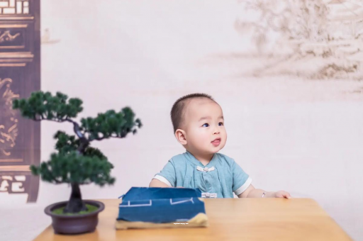 马鞍山怀孕肚子中间凹两边凸